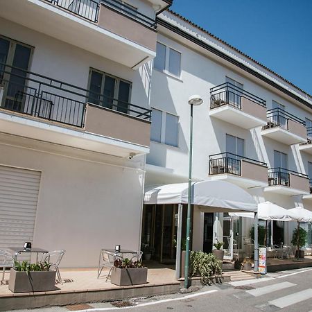 Hotel Laura Cavallino-Treporti Bagian luar foto